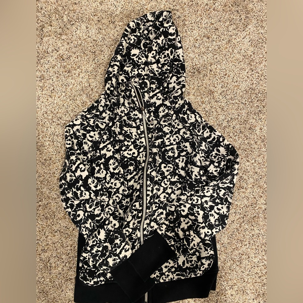 Lululemon full zip size 6